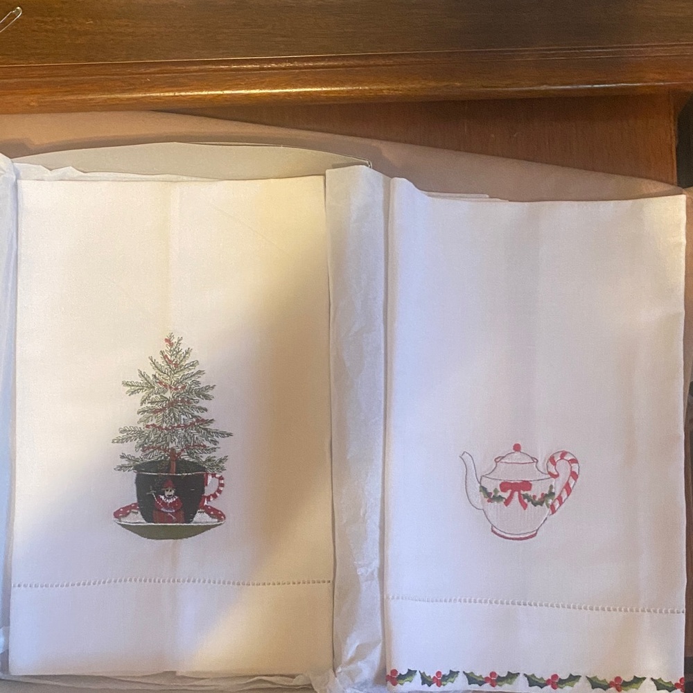 Festive Christmas Tea Towels Set